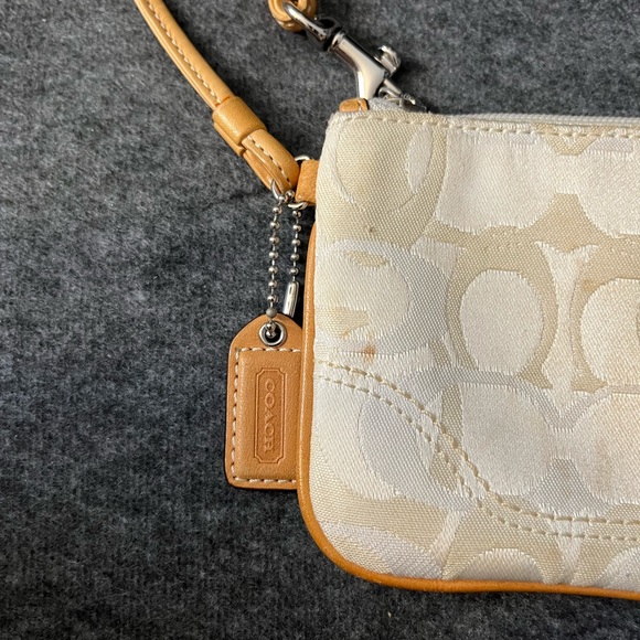 Limited Edition Coach Bee Wristlet - Picture 4 of 5